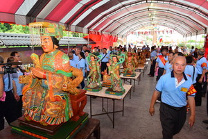 所有神尊等待入火安座